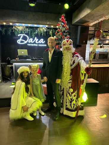 Сегодня второй день новогодних приключений у нашей доченьки.