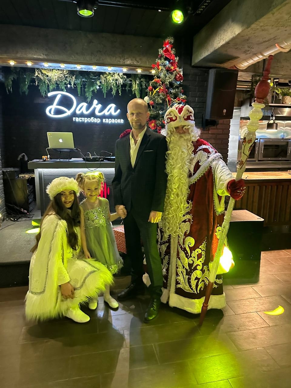 Сегодня второй день новогодних приключений у нашей доченьки.